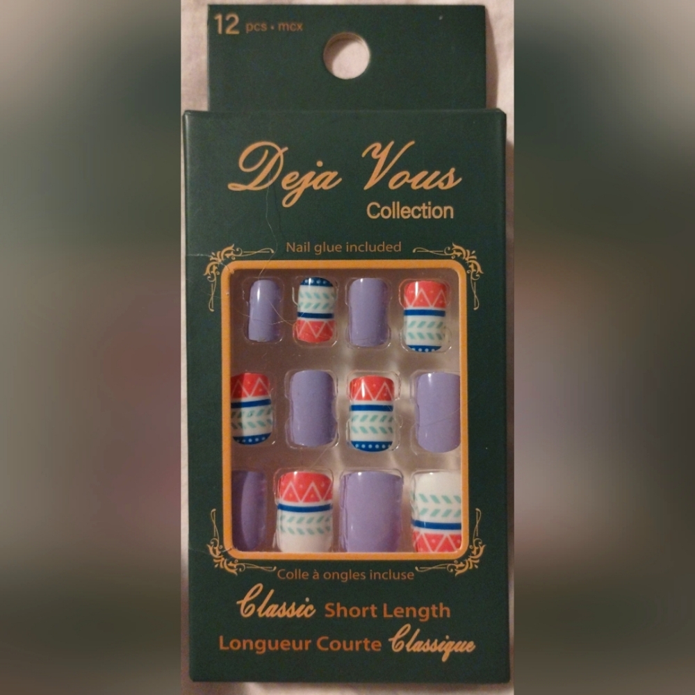 FREE WITH PURCHASE-Deja Vous Collection Classic Short Length press on nail set